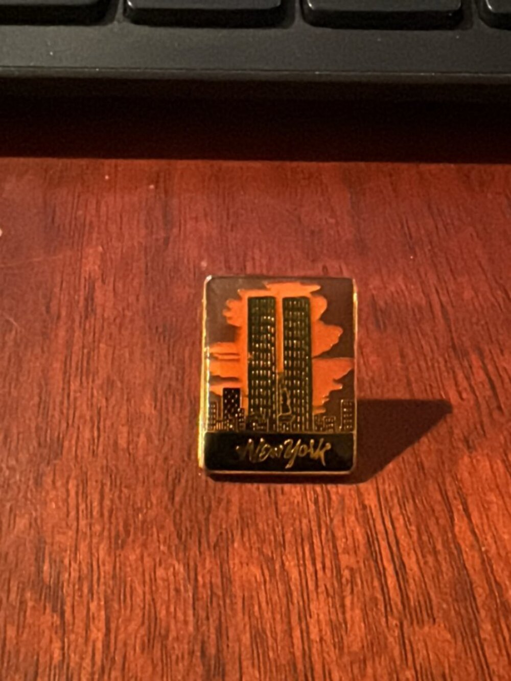 New York Twin Towers Skyline Pin